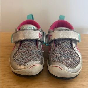 PLAE sz 6 toddler sneakers
